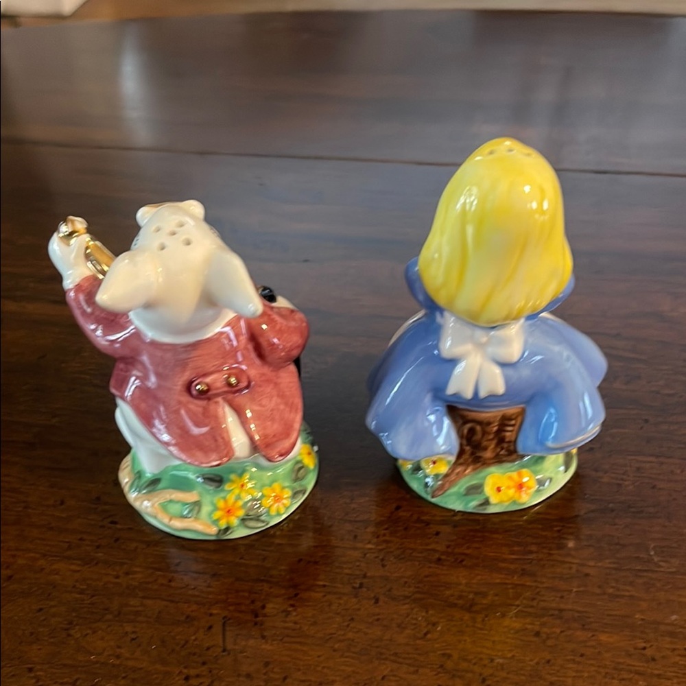 NWOT Alice in Wonderland Salt & Pepper Shaker Set - Picture 2 of 5